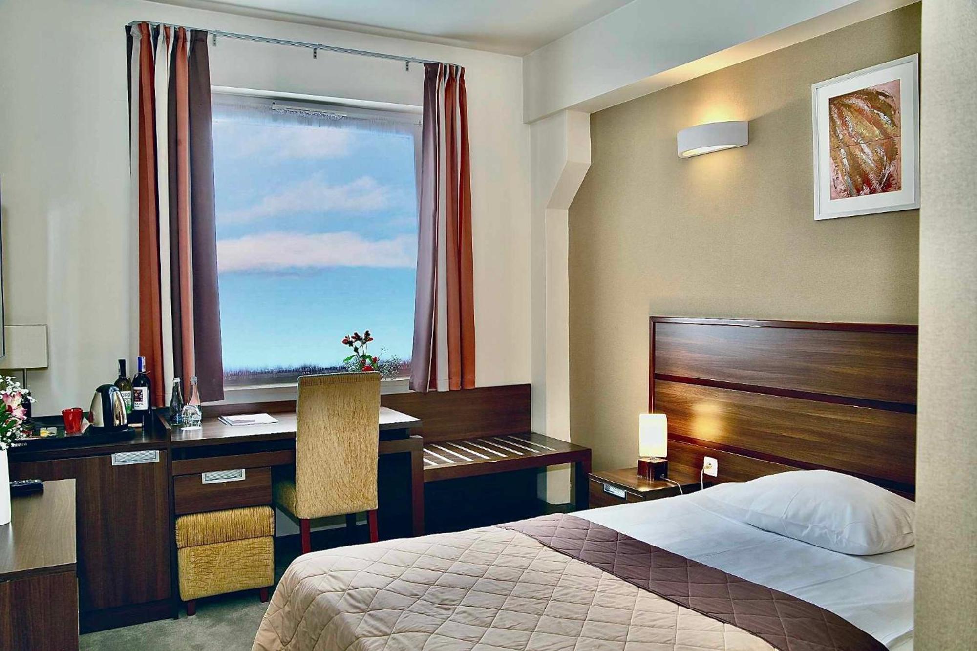 Hotel Teczowy Mlyn Кельце Екстер'єр фото