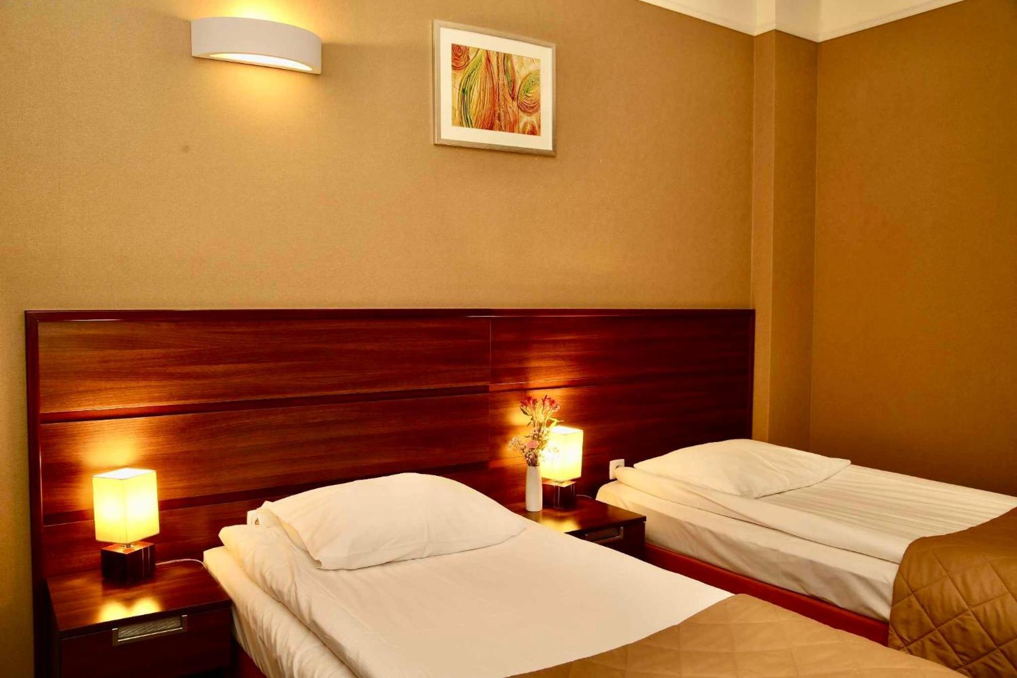 Hotel Teczowy Mlyn Кельце Екстер'єр фото