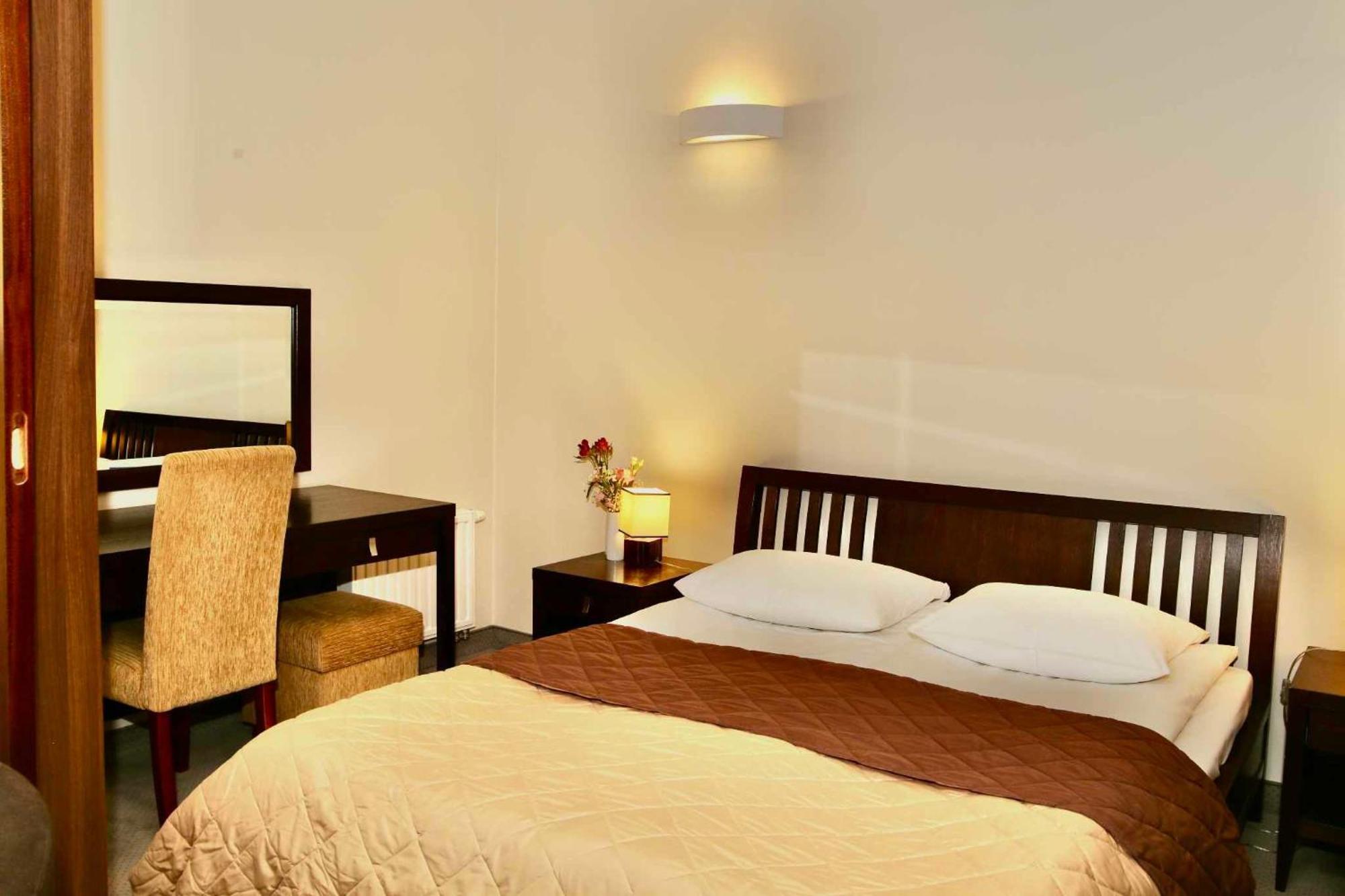 Hotel Teczowy Mlyn Кельце Екстер'єр фото