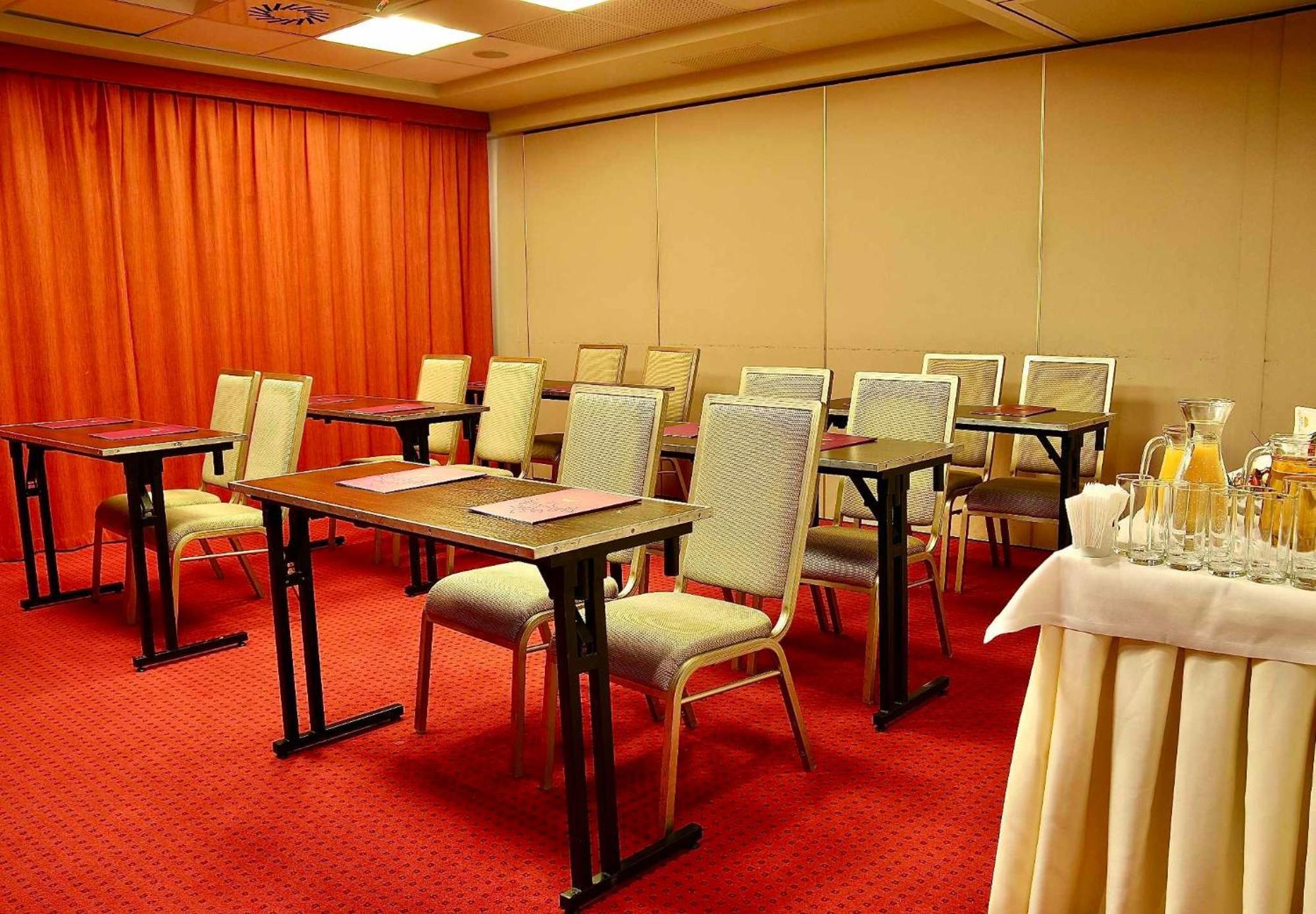 Hotel Teczowy Mlyn Кельце Екстер'єр фото