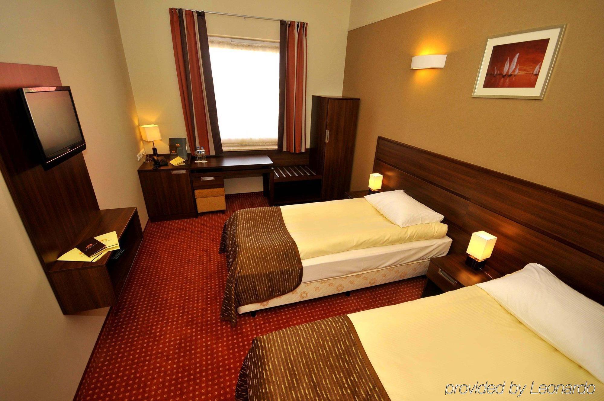 Hotel Teczowy Mlyn Кельце Номер фото