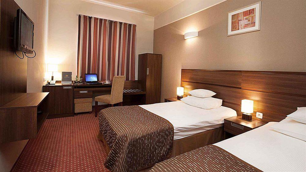 Hotel Teczowy Mlyn Кельце Екстер'єр фото