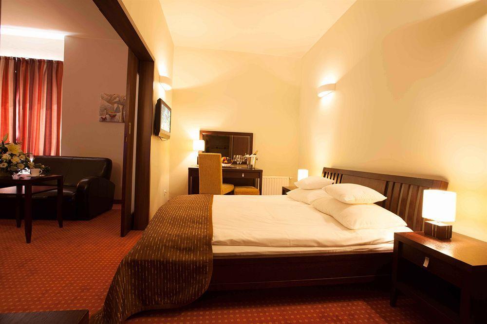 Hotel Teczowy Mlyn Кельце Екстер'єр фото