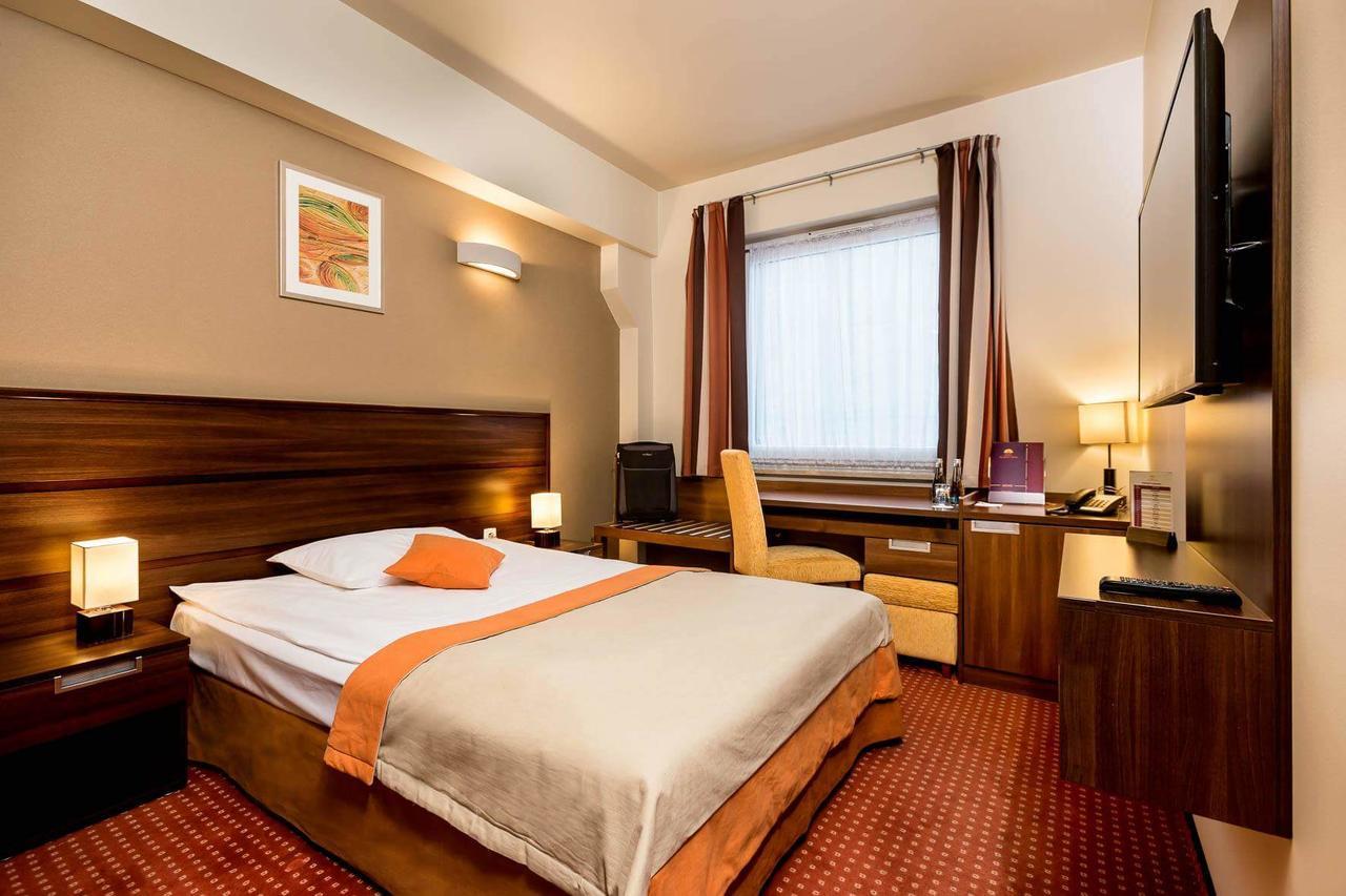Hotel Teczowy Mlyn Кельце Екстер'єр фото